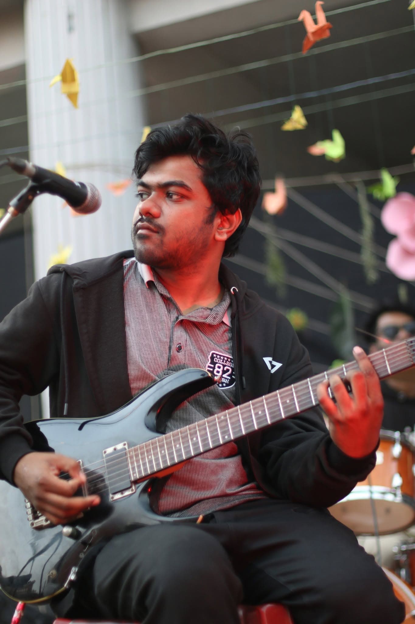 Raihan playing guitar
